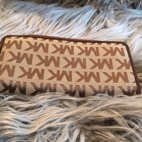 Michael Kors Wallet - Picture 3 of 3